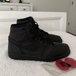 Black and red Nike Air Jordan 1 Retro High OG trainers #sneakerhead